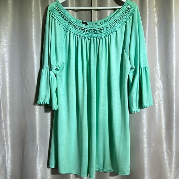 WinWin Green Tunic with Ruffled 3/4 Sleeves - Picture 1 of 6